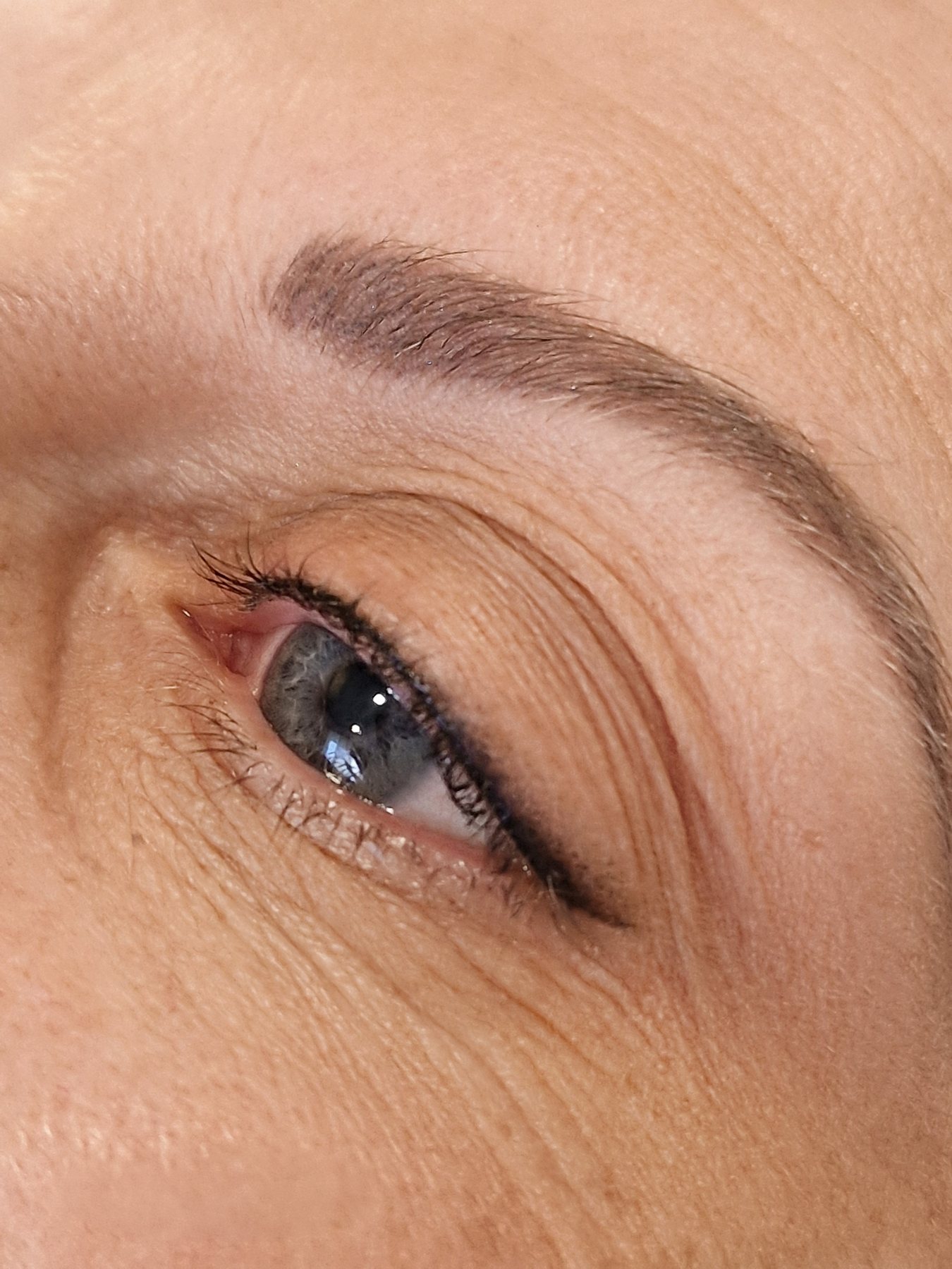 Dezenter Lidstrich als Permanent Make-up